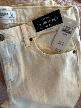 Abercrombie & Fitch Womens Straight Leg Jeans in Cream